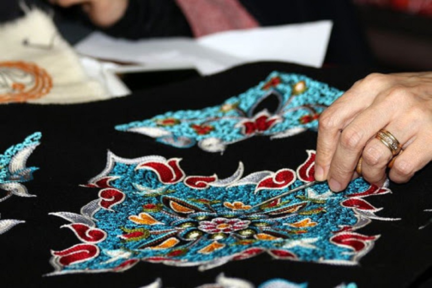 کارگاه‌ آموزش «دوخت‌های سنتی در تولیدات صنایع‌دستی اقوام ایرانی» در قرچک برگزار می‌شود